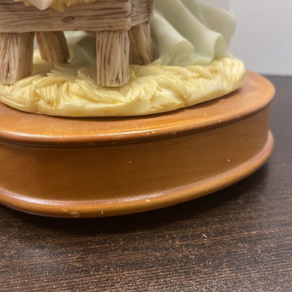 Seraphim Classics Francesca "Loving Guardian" Angel Music Box Figurine 1993 - Picture 8 of 11